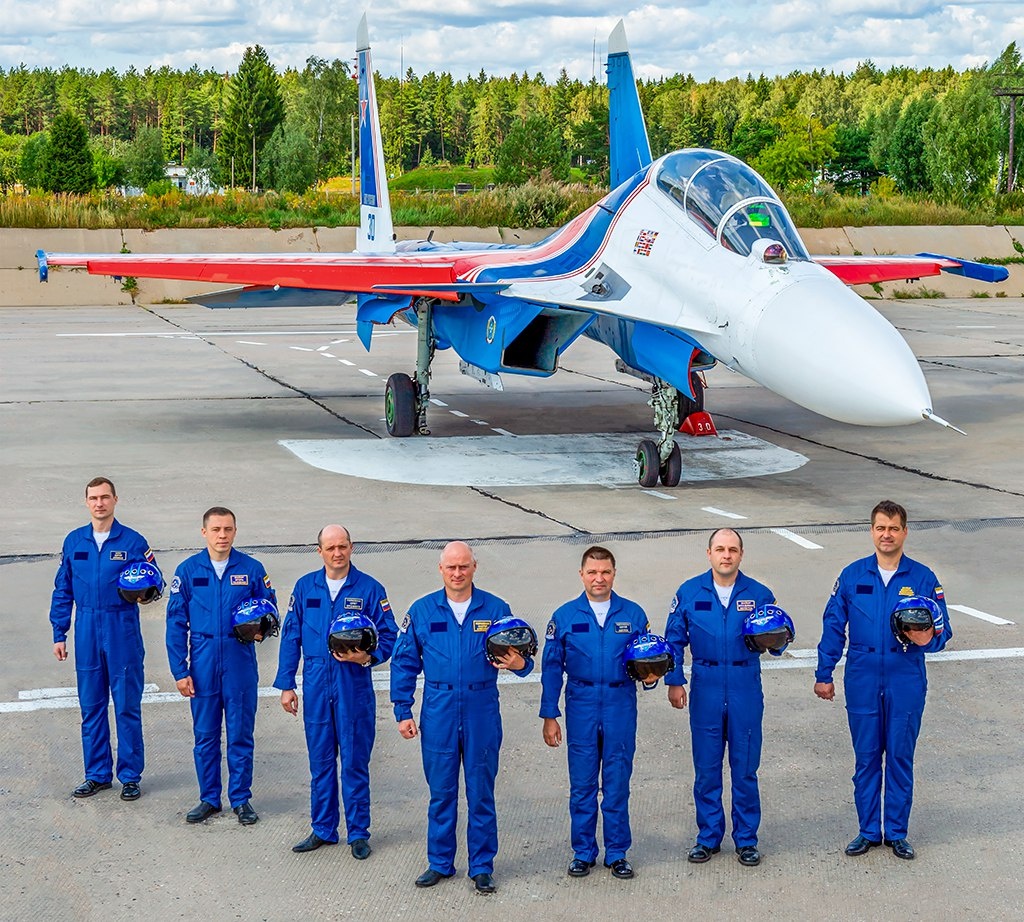 Авиационная группа высшего пилотажа Русские витязи